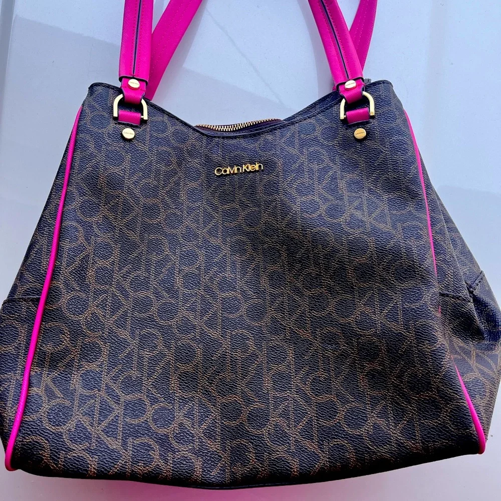 COPY - Calvin Klein purse ADORABLE - Picture 1 of 5